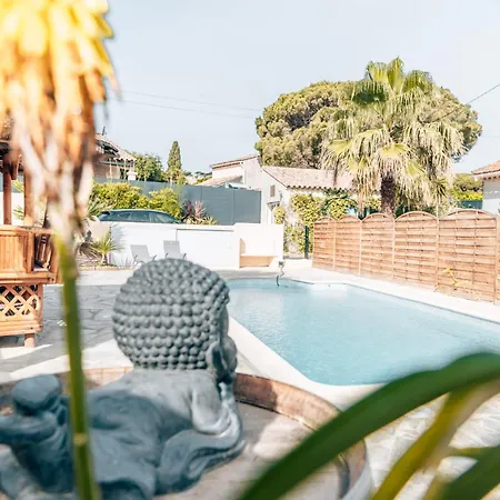 Reve D'Azur: Beachfront Villa with Shared Pool and BBQ Terrace Sainte-Maxime Exterior photo
