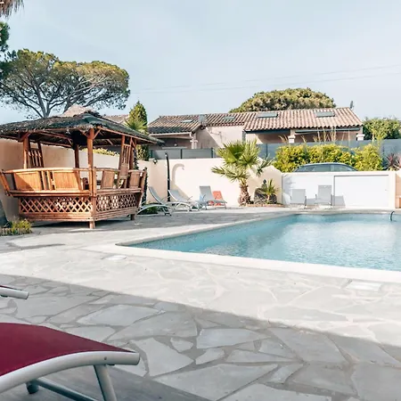 Reve D'Azur: Beachfront Villa with Shared Pool and BBQ Terrace Sainte-Maxime Exterior photo