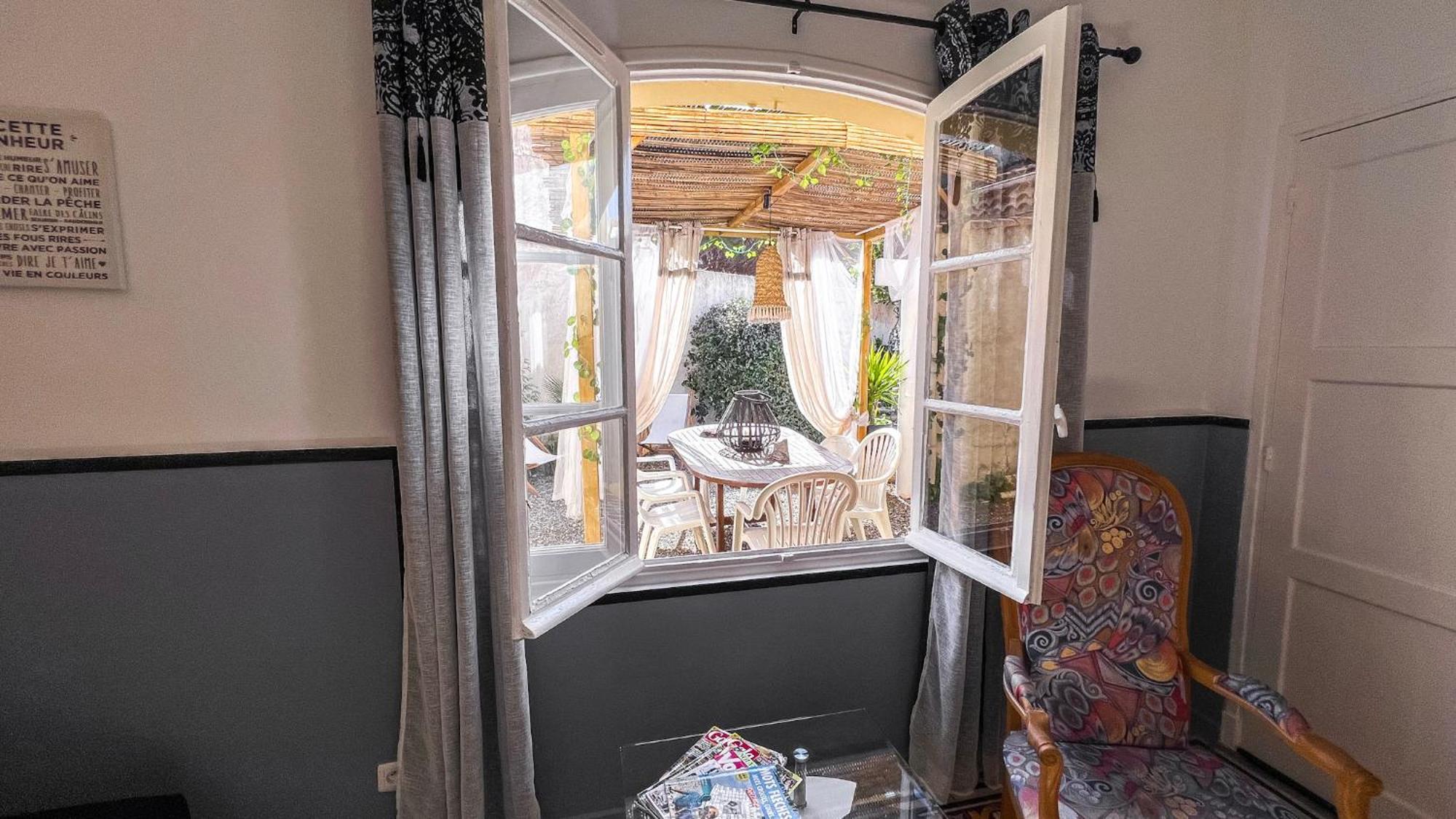 Reve D'azur: Beachfront With Shared Pool And Bbq Terrace Sainte-Maxime
