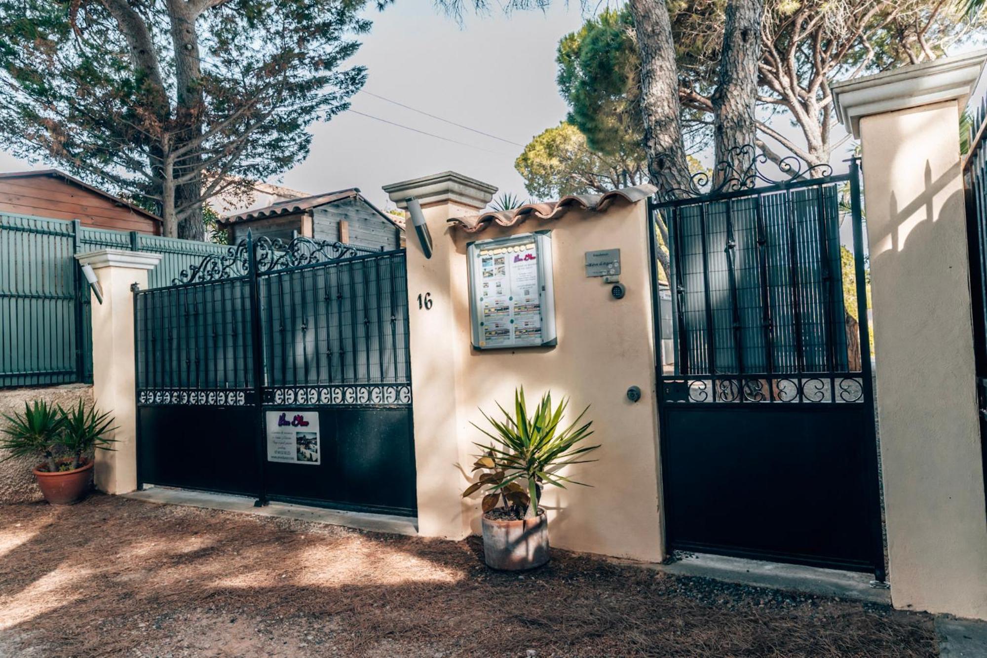 Holiday home Reve D'azur: Beachfront With Shared Pool And Bbq Terrace Sainte-Maxime