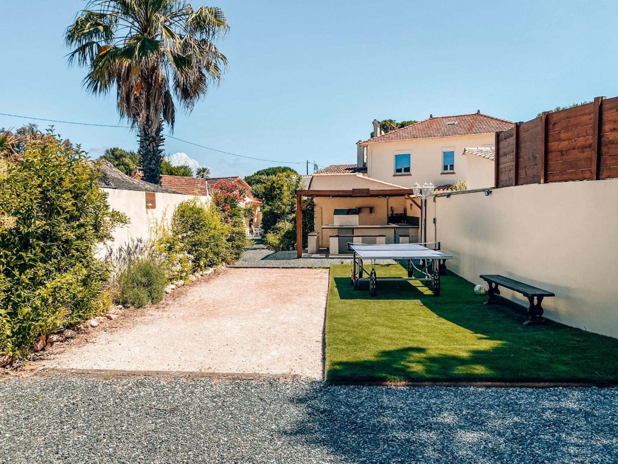 Reve D'azur: Beachfront With Shared Pool And Bbq Terrace Holiday home