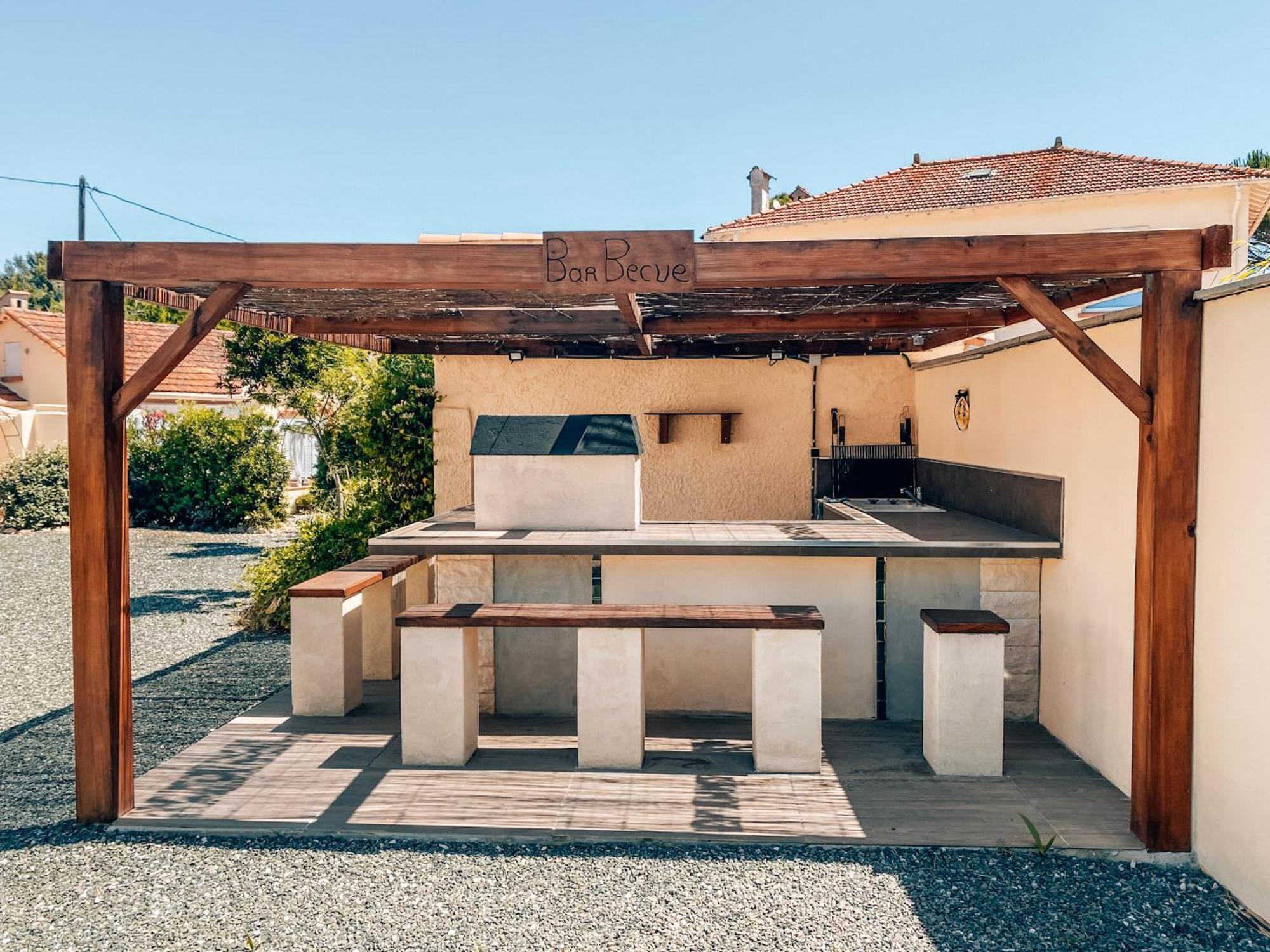 Reve D'azur: Beachfront With Shared Pool And Bbq Terrace Holiday home *
