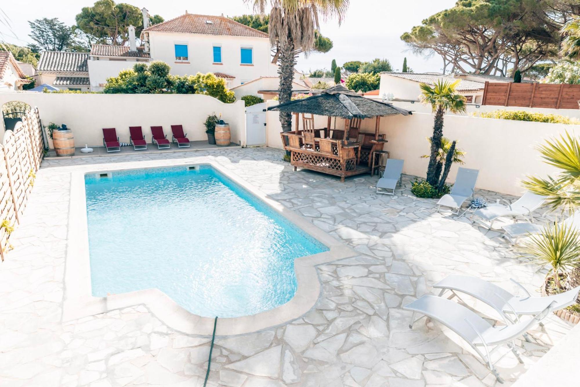 Holiday home Reve D'azur: Beachfront With Shared Pool And Bbq Terrace *