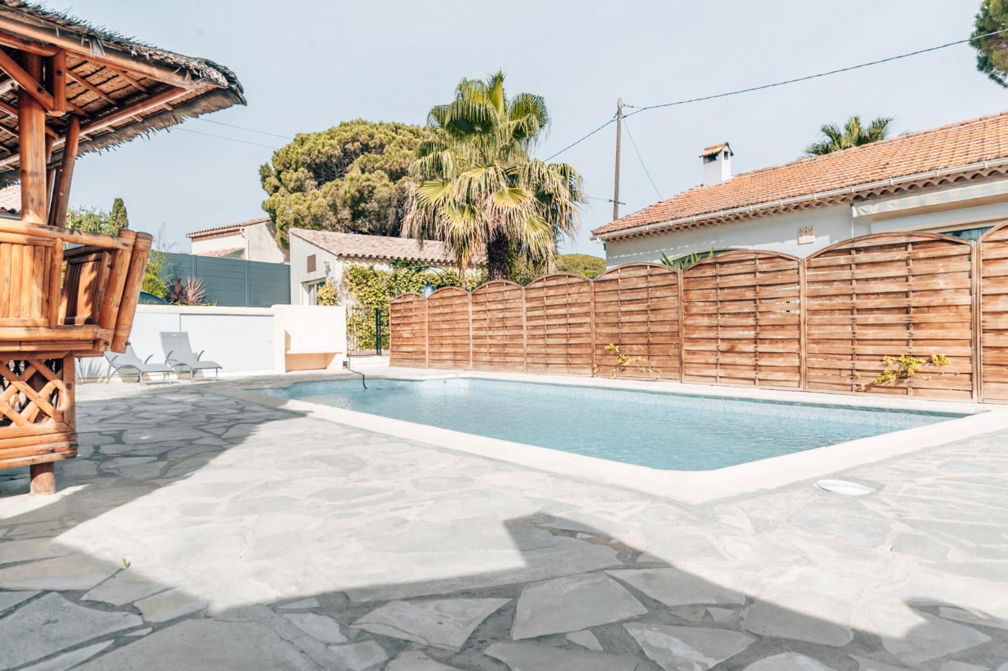Reve D'azur: Beachfront With Shared Pool And Bbq Terrace Holiday home Sainte-Maxime