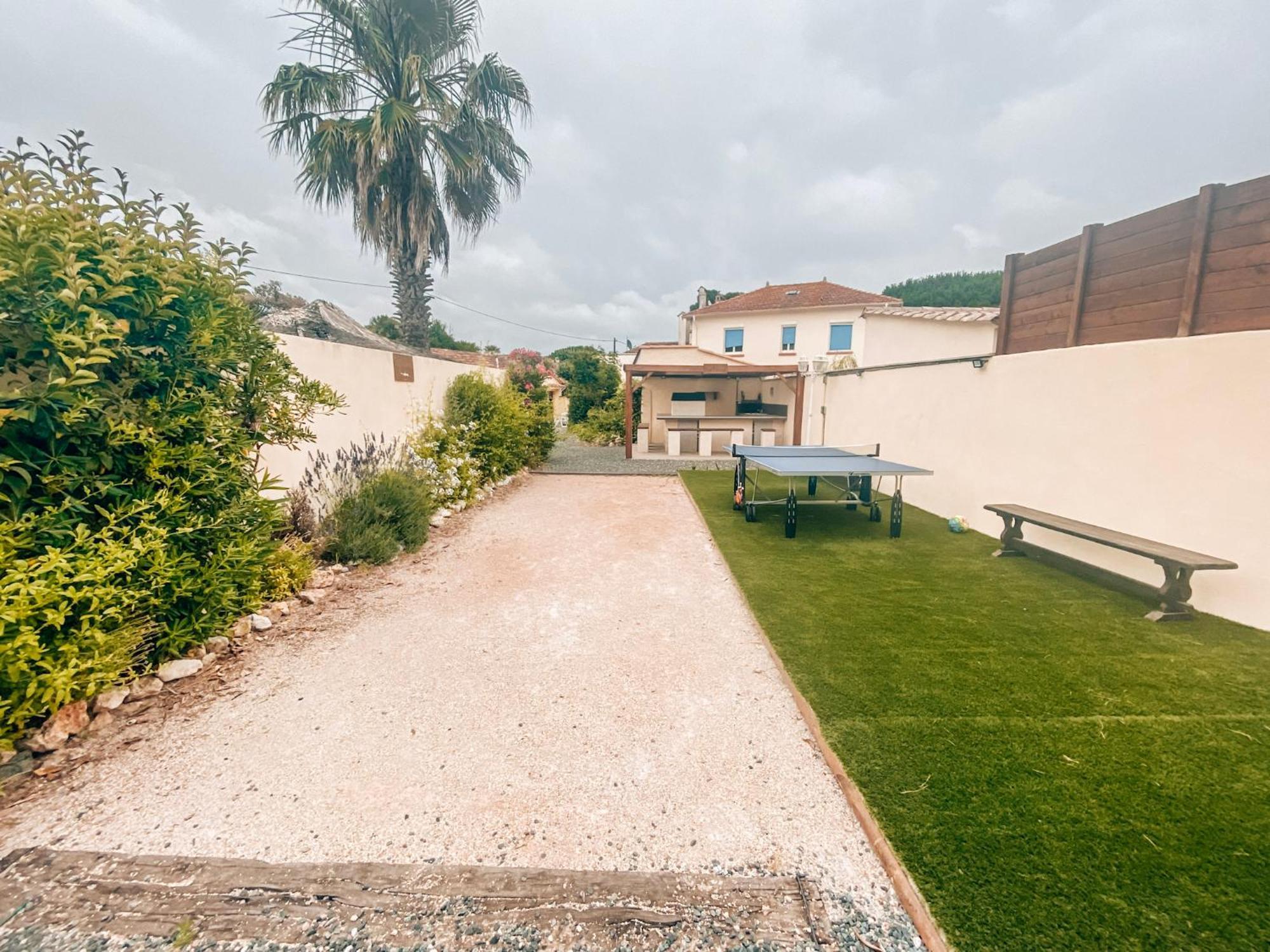 Holiday home Reve D'azur: Beachfront With Shared Pool And Bbq Terrace Sainte-Maxime