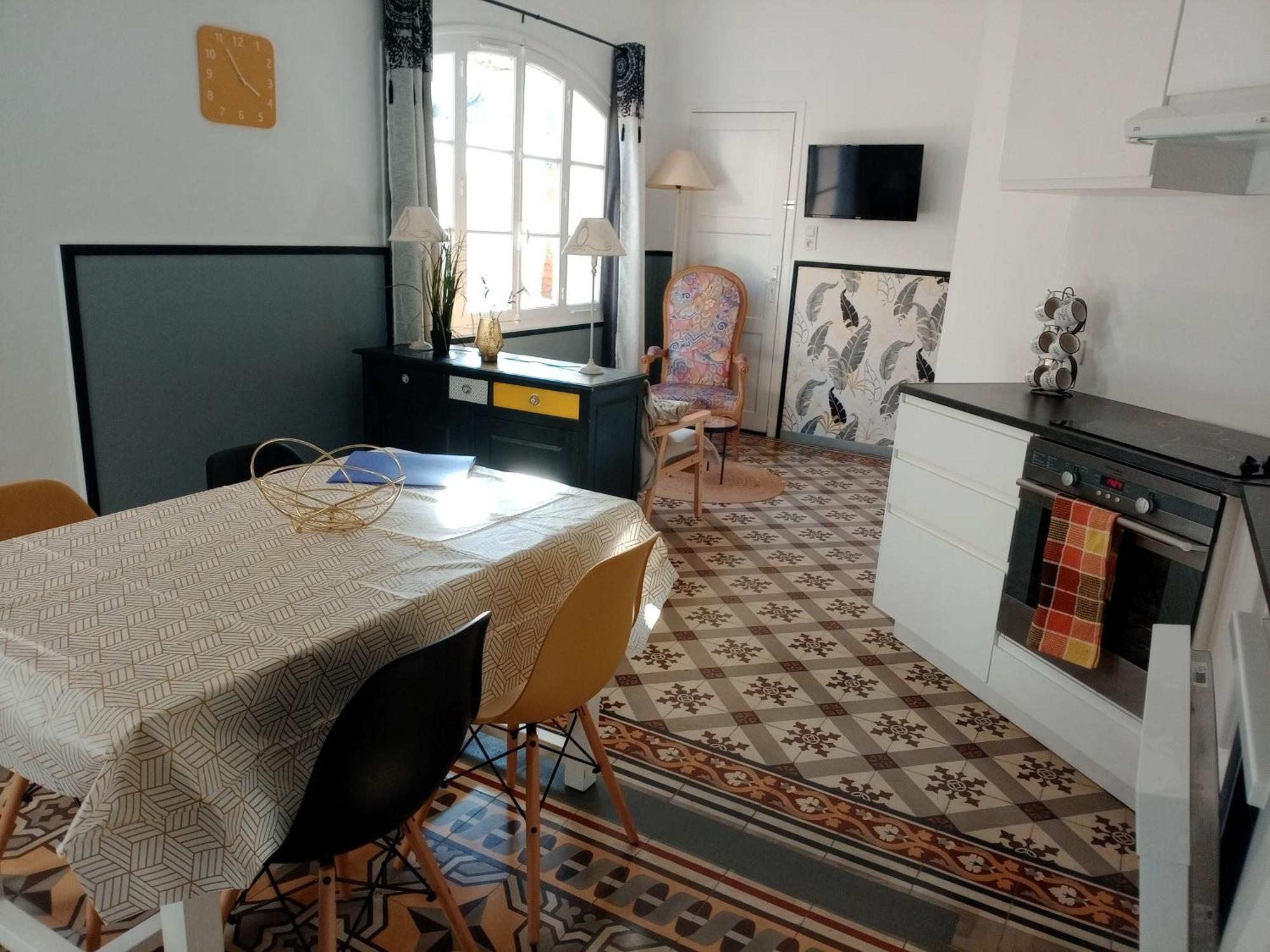 Reve D'azur: Beachfront With Shared Pool And Bbq Terrace Holiday home *